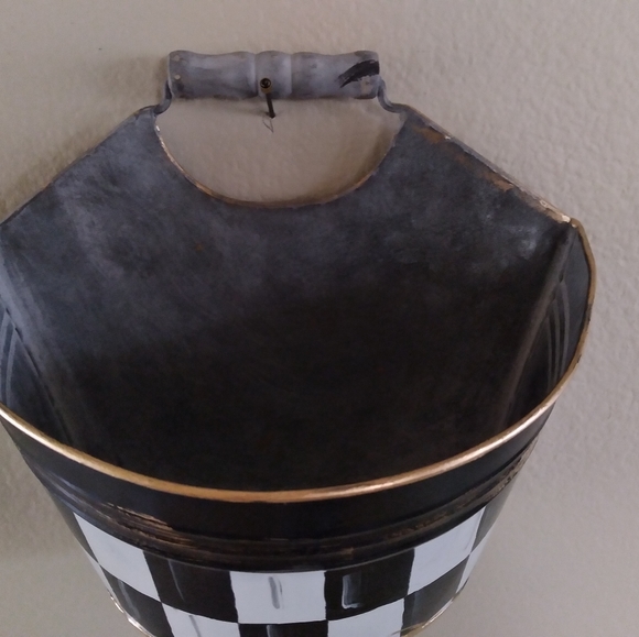 Whimsical Metal Wall planter 8 x 6 " Black & White Checks Hand Painted by me - Picture 3 of 3